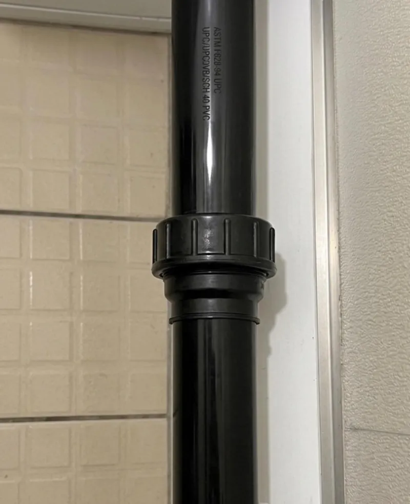 Réparation fuite d'eau — tuyauterie