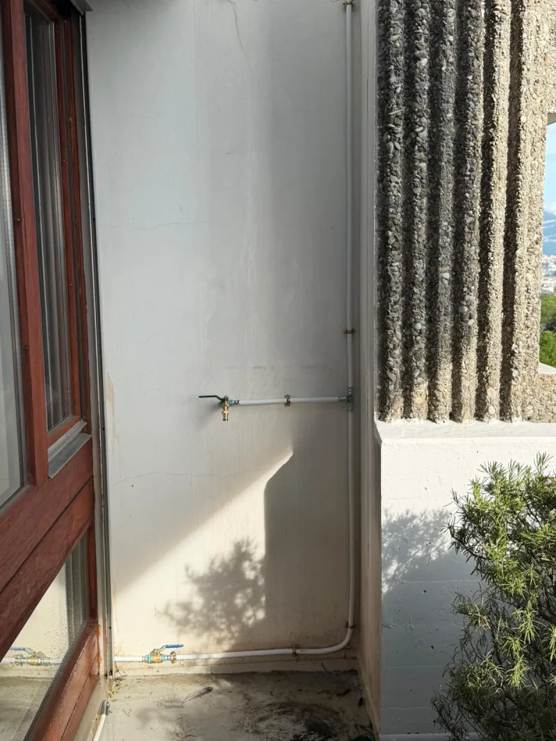 Robinetterie extérieure sur balcon — Genève